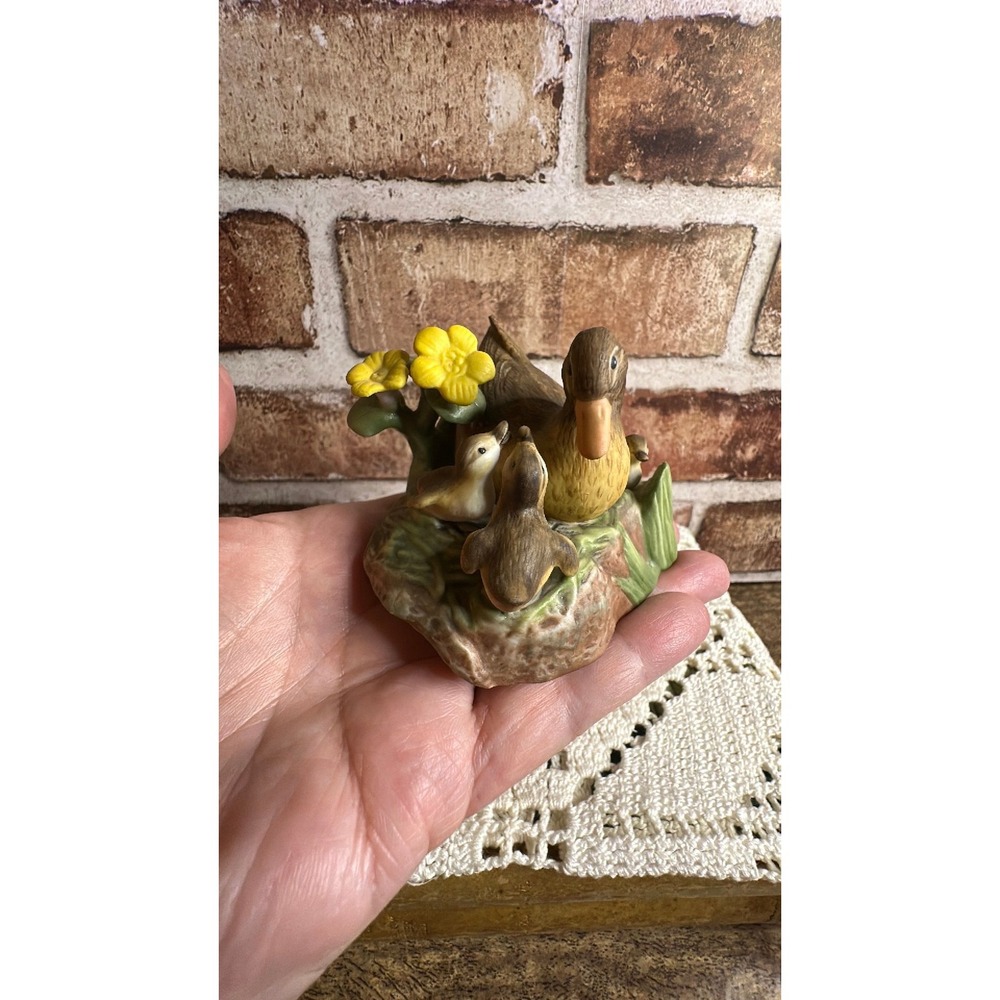 Vintage 1984 Franklin Porcelain Family Duck Figurine "July Beside the River"